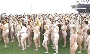 原因疼痛周围的肛门-2的女孩跑